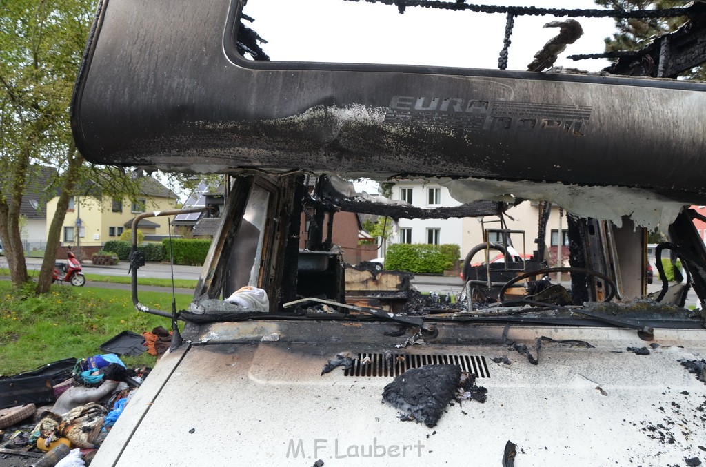 Wohnmobil ausgebrannt Koeln Porz Linder Mauspfad P070.JPG - Miklos Laubert